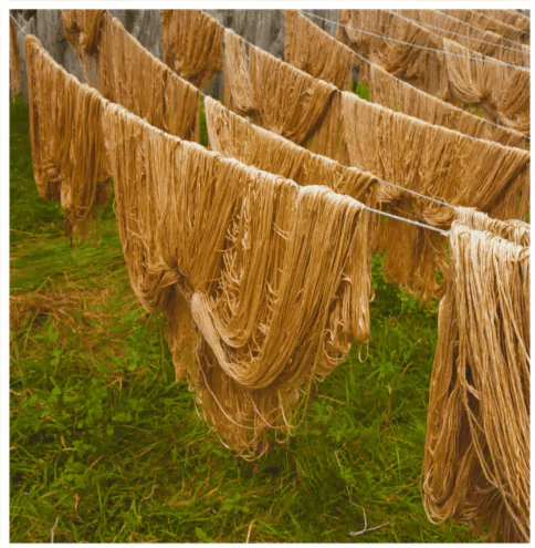 Dyed yarn and fibre in rich, even colour